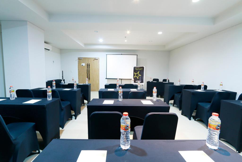 Yellow Star Gejayan Hotel Yogyakarta Eksteriør billede