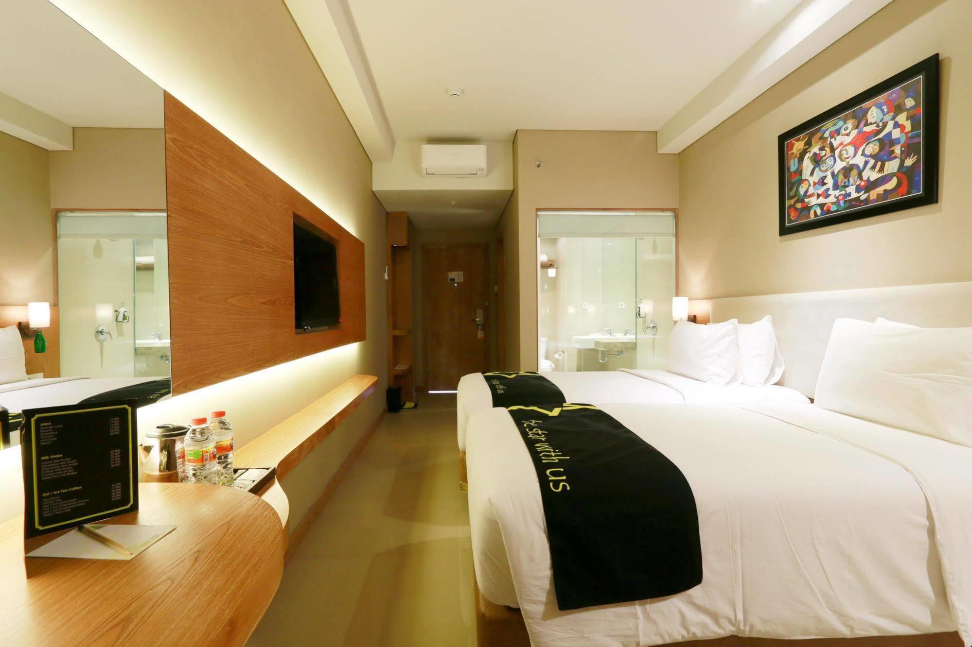 Yellow Star Gejayan Hotel Yogyakarta Eksteriør billede
