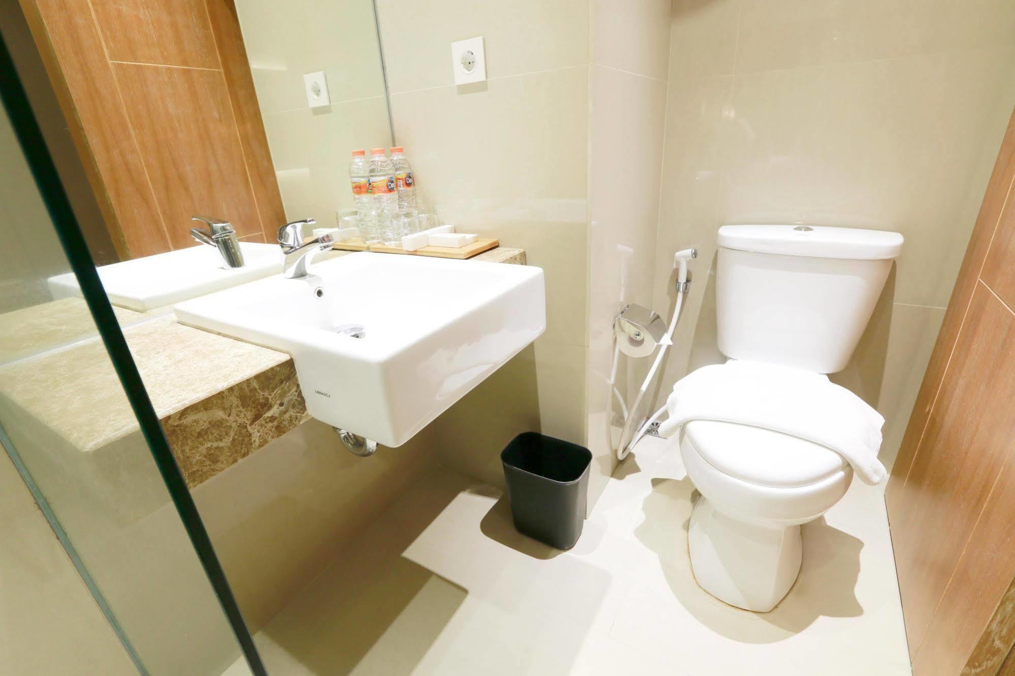 Yellow Star Gejayan Hotel Yogyakarta Eksteriør billede