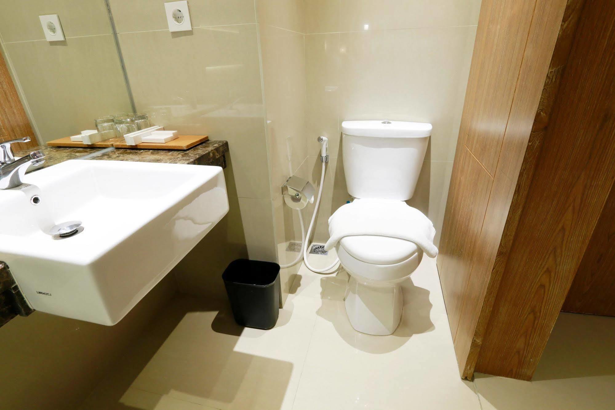 Yellow Star Gejayan Hotel Yogyakarta Eksteriør billede