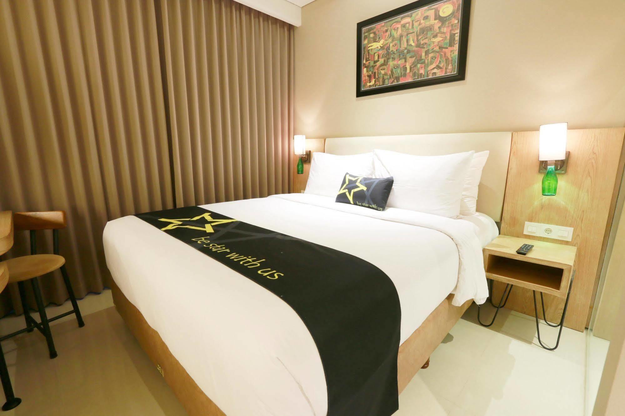 Yellow Star Gejayan Hotel Yogyakarta Eksteriør billede