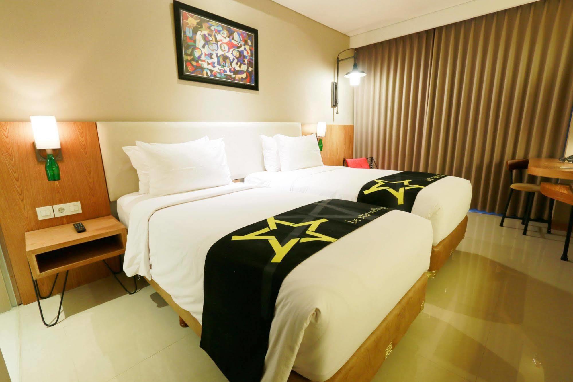 Yellow Star Gejayan Hotel Yogyakarta Eksteriør billede