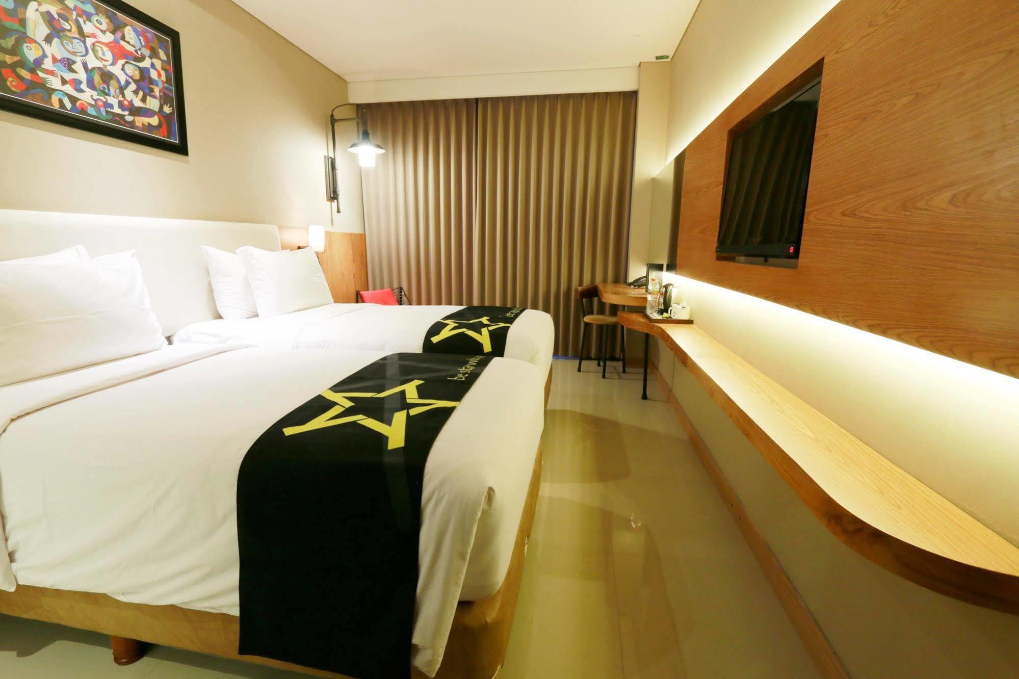 Yellow Star Gejayan Hotel Yogyakarta Eksteriør billede