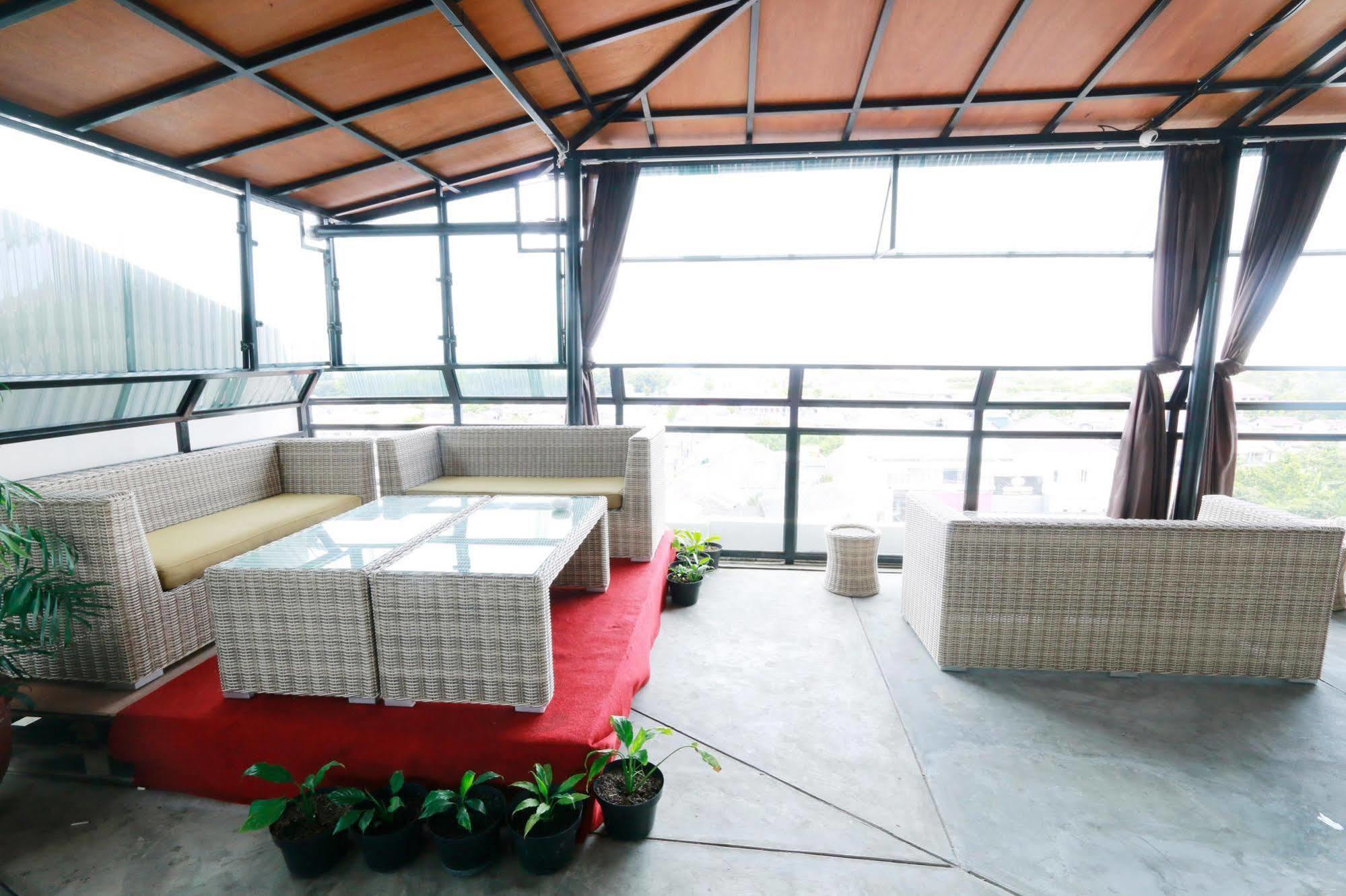 Yellow Star Gejayan Hotel Yogyakarta Eksteriør billede