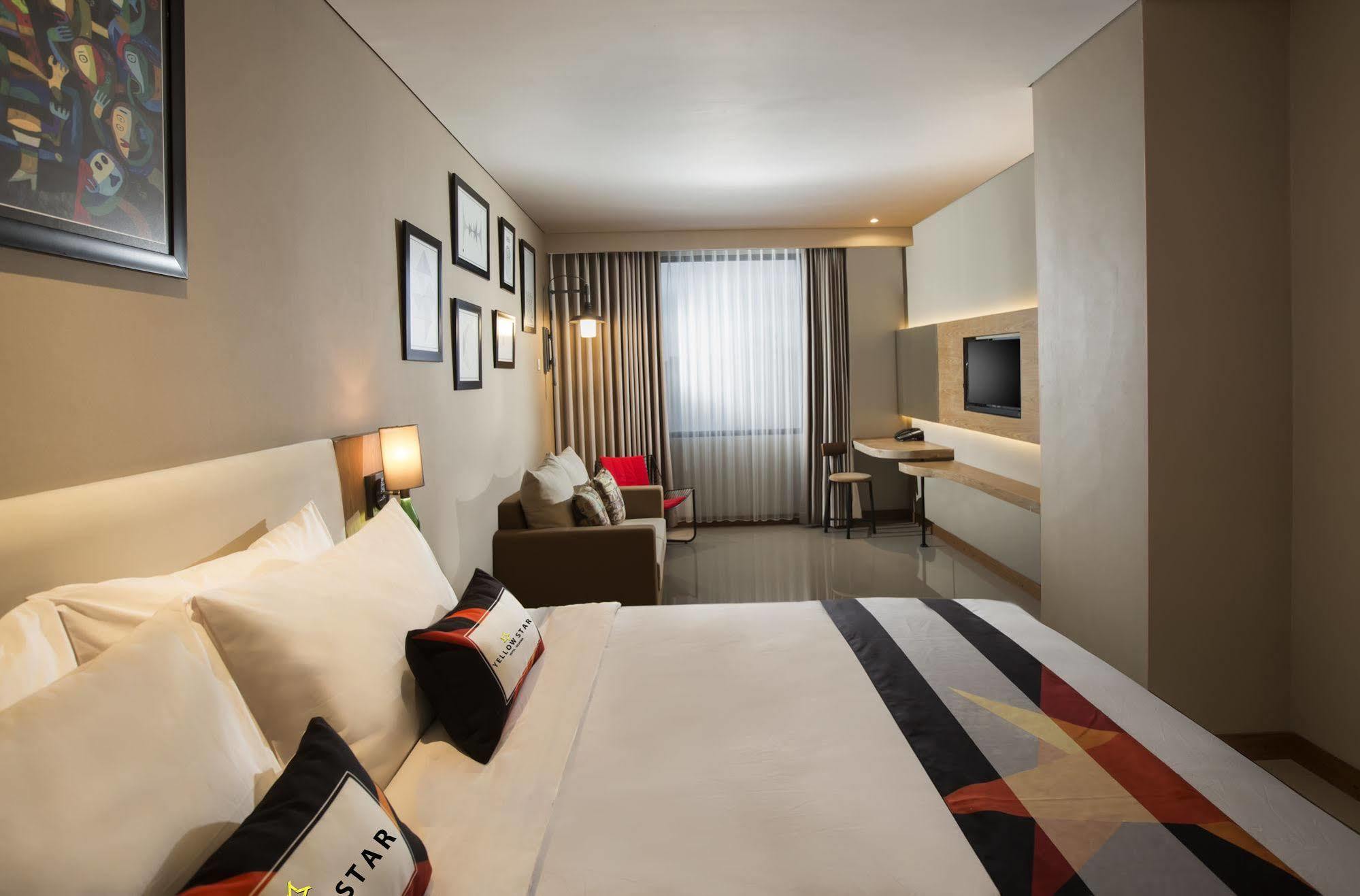 Yellow Star Gejayan Hotel Yogyakarta Eksteriør billede